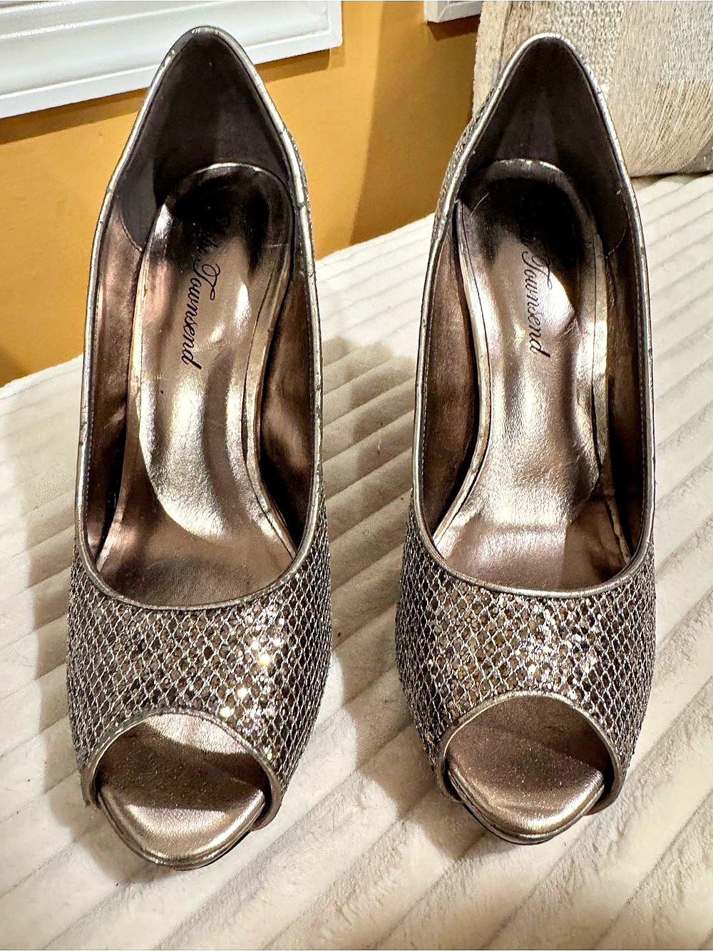 Lulu Townsend Silver Peep Toe Heels. Size 7